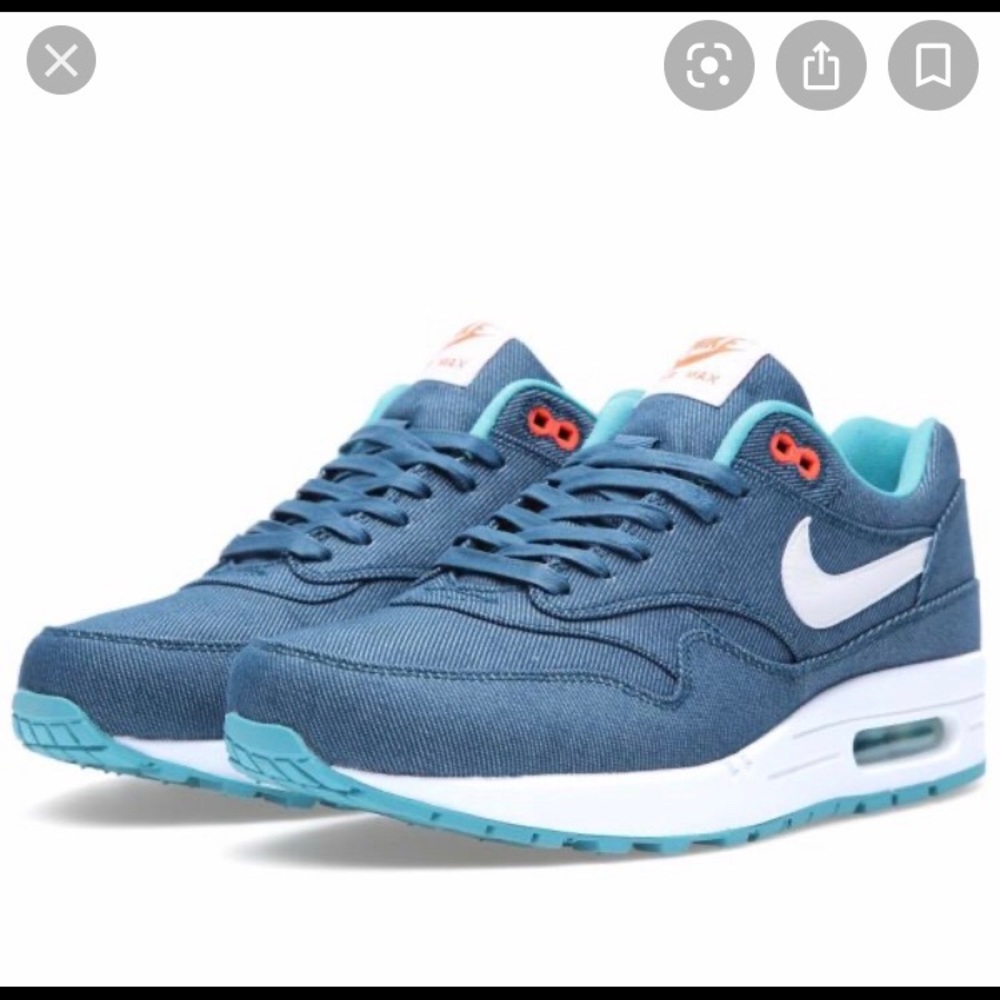 Men’s Nike shoes